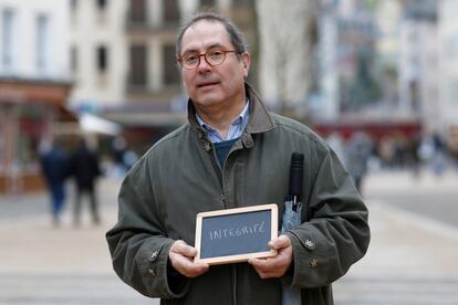 Jean-Louis Granjon, 63, retired, holds a blackboard with the word "integrite" (integrity), the most important election issue for him, as he poses for Reuters in Chartres, France February 1, 2017. REUTERS/Stephane Mahe SEARCH "ELECTION CHARTRES" FOR THIS STORY. SEARCH "THE WIDER IMAGE" FOR ALL STORIES