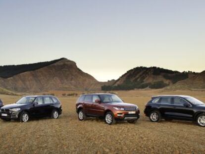 De izquierda a derecha: Mercedes ML, BMW X5, Range Rover Sport y Porsche Cayenne.