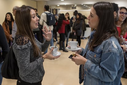 Desayuno entre los alumnos de origen latinoamericano que integran uno de los másteres de postgrado de ESIC, Pozuelo de Alarcón (Madrid)