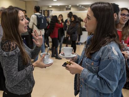 Desayuno entre los alumnos de origen latinoamericano que integran uno de los másteres de postgrado de ESIC, Pozuelo de Alarcón (Madrid)