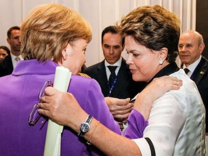 Angela Merkel, canciller alemana, saluda a la presidenta de Brasil, Dilma Rousseff 