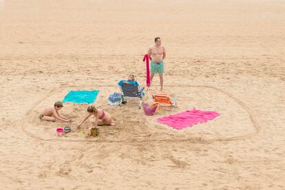 Labores. Playa de San Lorenzo (Gijón), julio de 2020.