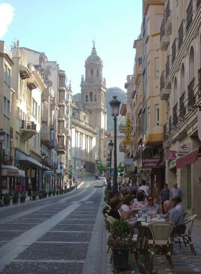 A la sombra de la catedral, en Jaén capital, el barrio de las tascas ofrece en pequeñas raciones los tradicionales sabores sureños