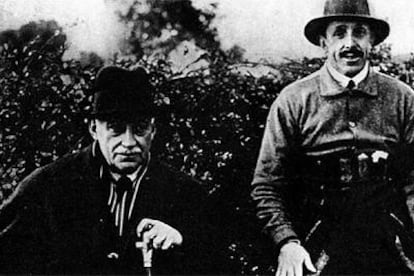 El rey Alfonso XIII, a la derecha, con el general Primo de Rivera, en una cacería en El Escorial en 1930.