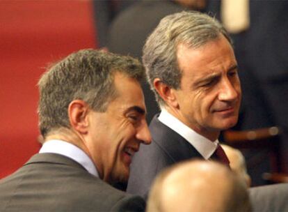 Los hermanos Ricardo (en primer término) y Juan Costa, en los actos del nueve de octubre en el Palau de la Generalitat valenciana.