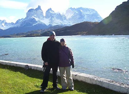 Arancha Piney y Víctor Aunión, en Torres del Paine, en la Patagonia chilena.