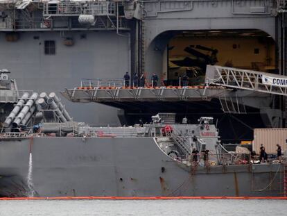 Da&ntilde;os del buque de guerra USS John McCain por el choque.