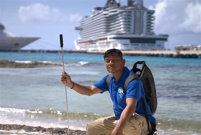 Víctor Rosales ambientalista y defensor de las tortugas marinas en Mahahual