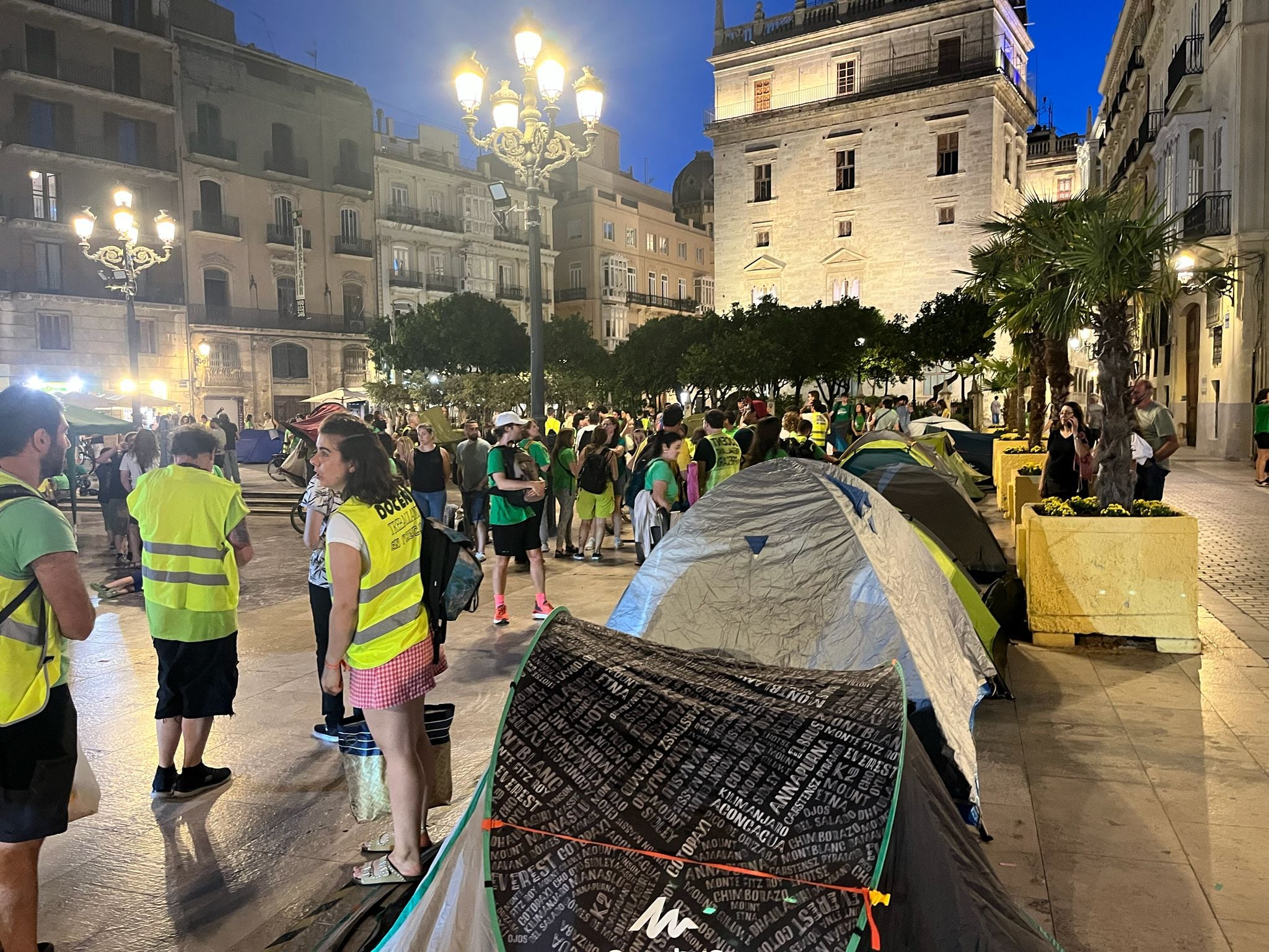 New layout of the teachers' camp on one side of the Plaza de la Virgen.