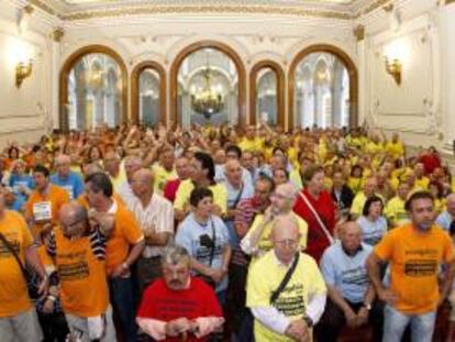 Protesta de varios afectados por las preferentes. EFE/Archivo