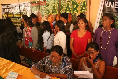 Rueda de prensa de representantes indígenas en Quito.