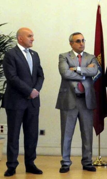 Fotografía del pasado 5 de mayo de 2013 cedida por la Diputación de Valladolid de su presidente, Jesús Julio Carnero (izq.), junto al presidente del Comité Olímpico Español, Alejandro Blanco.