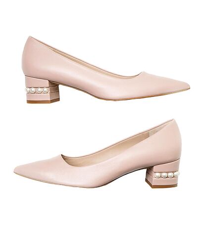 Zapatos de GLORIA ORTIZ (115 €).
