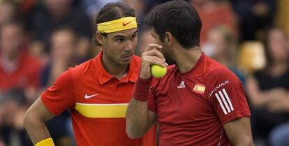 Nadal y Verdasco, durante el partido de dobles.