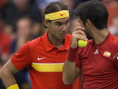 Nadal y Verdasco, durante el partido de dobles.