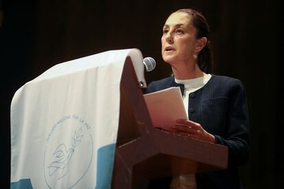 Claudia Sheinbaum habla en el evento convocado por la Conferencia del Episcopado Mexicano, este lunes.