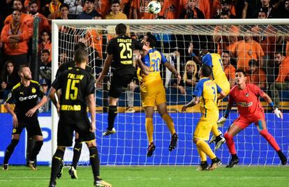 Gudiño durante una acción en el área del Apoel.