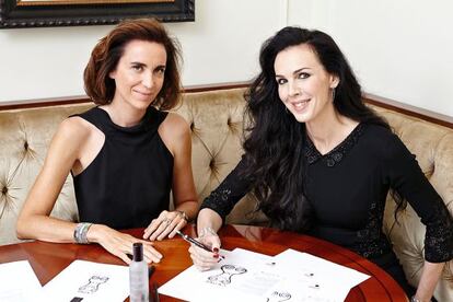 Mathilde Thomas con la diseñadora L'Wren Scott, que ha rediseñado el frasco de su Beauty elixir.