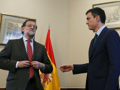 O presidente do Governo em exercício, Mariano Rajoy, e o secretário geral do PSOE, Pedro Sánchez.