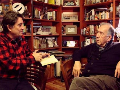 Luis Garc&iacute;a Montero conversa con Joan Margarit. 