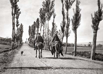 ‘Men on Horseback. Tábara (Hombres montados a caballo. Tábara)’.