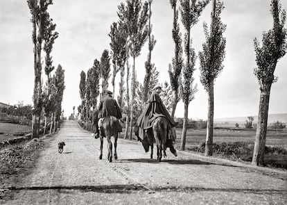 ‘Men on Horseback. Tábara (Hombres montados a caballo. Tábara)’. 