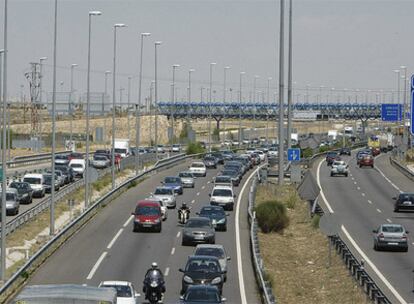 Aspecto de la A-V, autovía de Extremadura, a mediodía