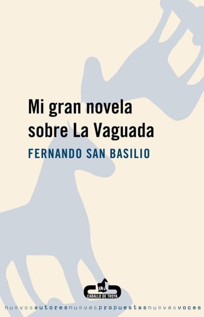 El centro comercial La Vaguada, inaugurado en 1983, fue el primer espacio de estas características que se abrió en la Comunidad de Madrid. San Basilio es su mejor cronista, pues tanto en esta novela como en la siguiente que publicó –'El joven vendedor y el estilo de vida fluido'– convierte este santuario de las compras y sus alrededores en un territorio literario tan mítico como Macondo o Yoknapatawpha.