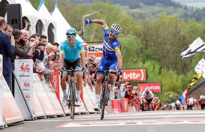 Alaphilippe supera a Fuglsang en lo alto del Muro de Huy.