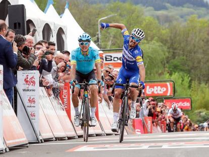 Alaphilippe supera a Fuglsang en lo alto del Muro de Huy.