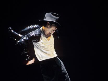 Con los calcetines blancos, Michael Jackson se aseguraba que la atención del público se iba a la coreografía.