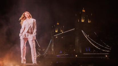 El holograma gigante de Gisele Bündchen en Londres.