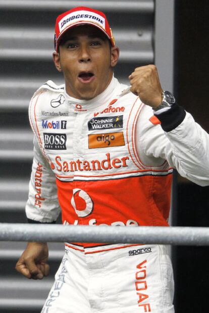 Lewis Hamilton celebra su triunfo, que le convierte en líder del Mundial.