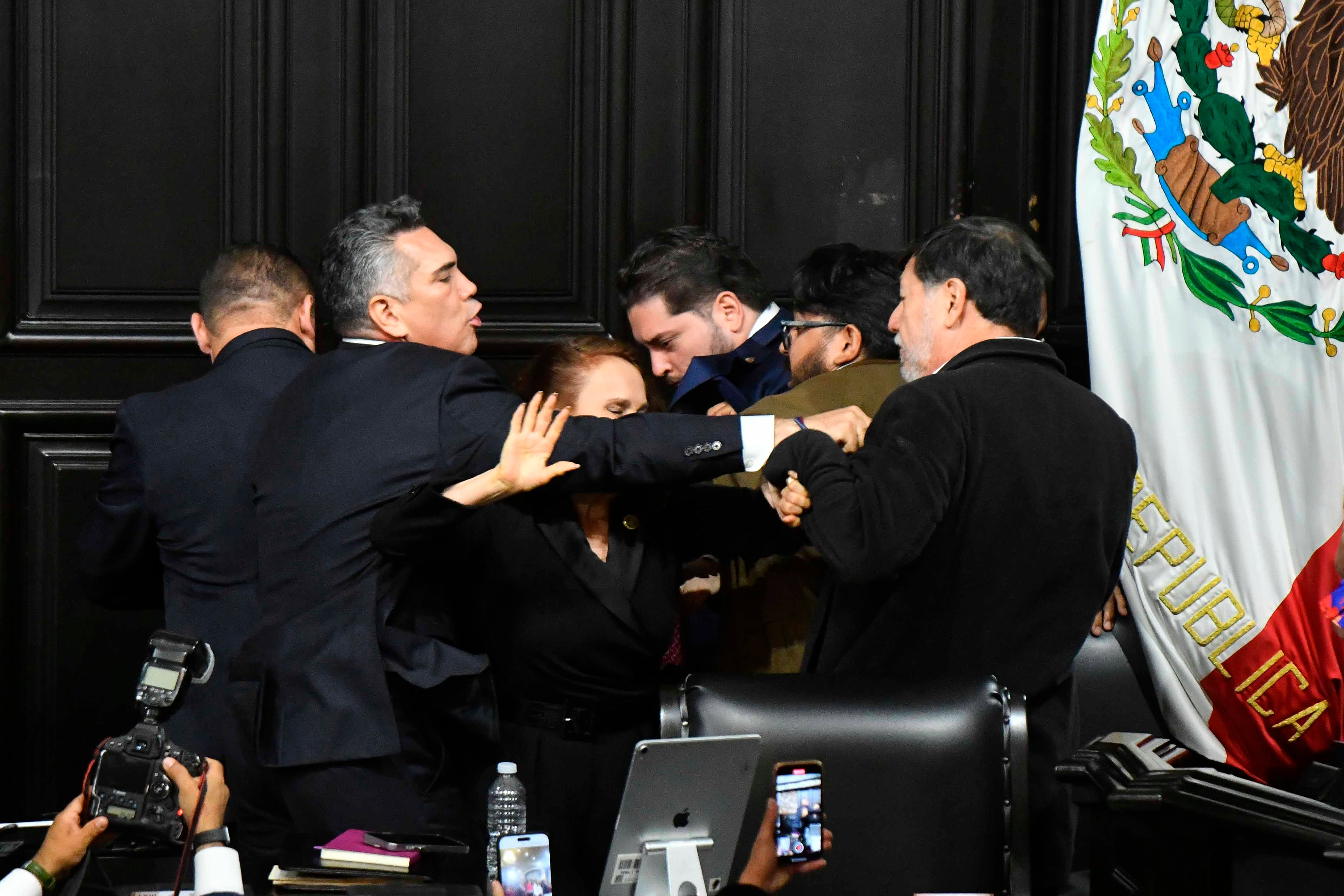 Golpes de poder en el Senado mexicano: ¿qué se oculta cuando la violencia se exhibe?