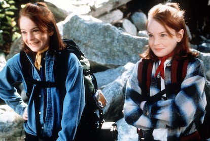 Escena de la película 'Tú a Londres y yo a California' en la que Lindsay Lohan interpreta a las dos gemelas.