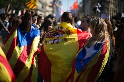 Un grup d'amigues a la manifestació d'estudiants de l'1-O.