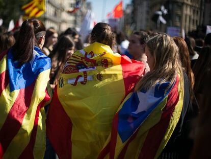 Un grup d'amigues a la manifestació d'estudiants de l'1-O.