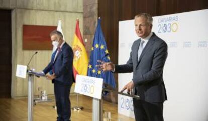 El presidente canario, Ángel Víctor Torres, junto al consejero delegado de Cepsa, Maarten Wetselaar.