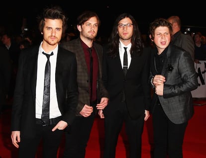 Jared, Caleb, Matthew y Nathan Followill, miembros de Kings of Leon, llegando a la gala de los Brit Awards de 2009.