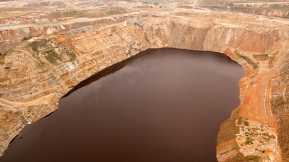 La minería es la principal causa antropogénica de contaminación de los suelos por metales pesados. En la imagen, vista aérea de la mina de Aznalcóllar, fotografiada en 2017.
