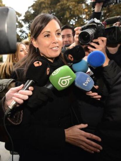 La diputada del PP Elisa Díaz a su llegada al TSJ de la Comunidad Valenciana.