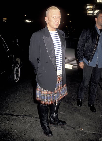 Jean Paul Gaultier con uno de sus famosos 'kilts'.