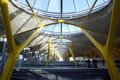 Nueva terminal del aeropuerto de Barajas, obra del arquitecto Richard Rogers y del Estudio Lamela.