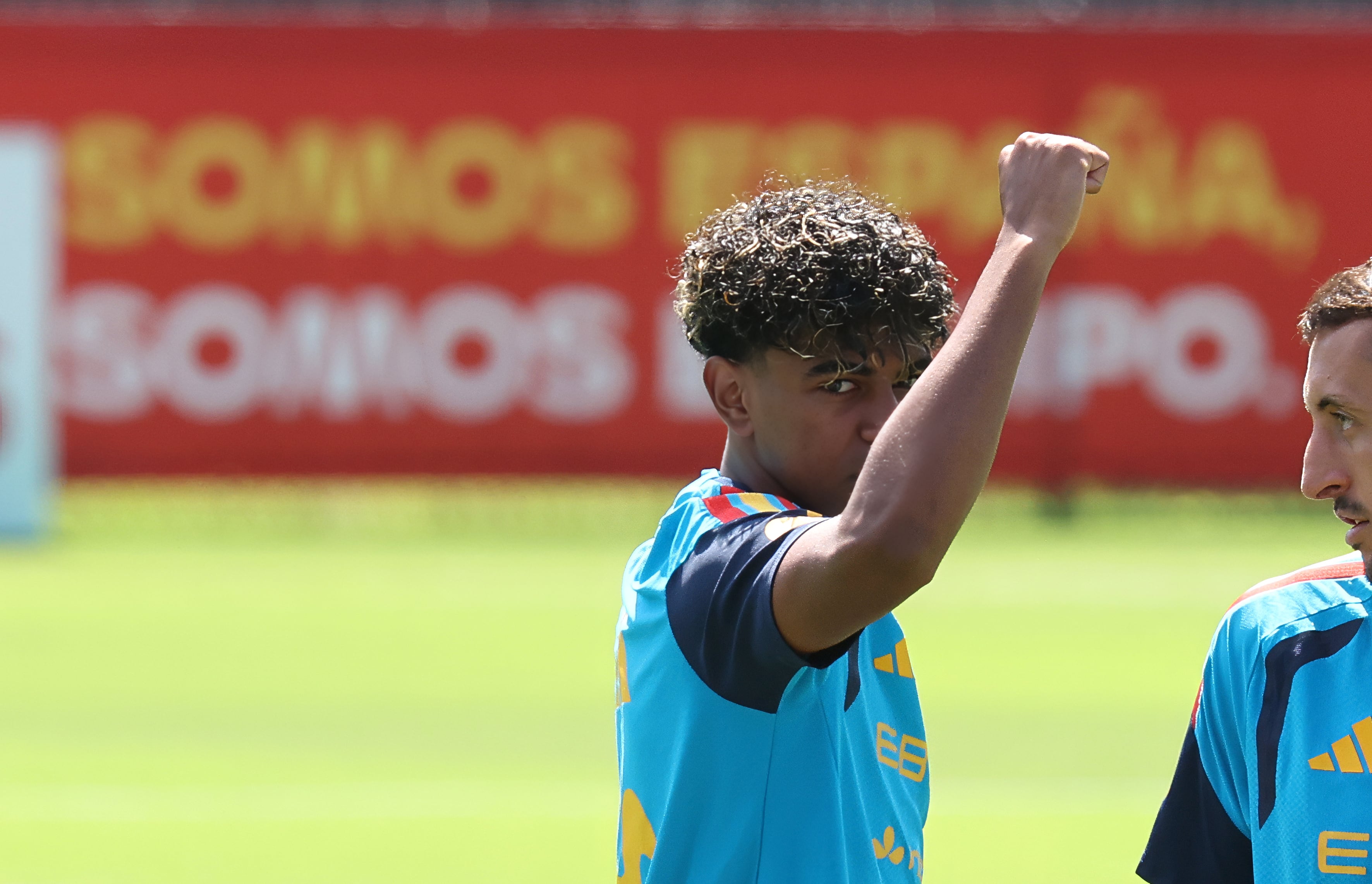 Lamime Yamal, durante el entrenamiento de España.