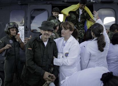 Uno de los liberados, Jorge Romero, llega a Villavicencio.