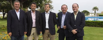 Los alcaldes de las localidades malague?as de Mijas (?ngel Nozal), Con (Fernando Fernndez), Estepona (Jos Mara Garca Urbano), Vlez-Mlaga (Francisco Delgado) y Antequera (Manuel Barn)