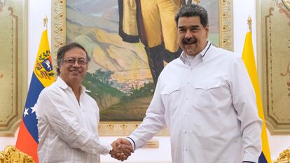 Los presidentes de Colombia y Venezuela, Gustavo Petro y Nicolás Maduro, se reúnen en Caracas el 7 de enero de 2022.