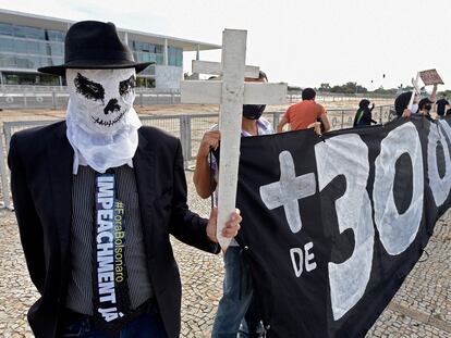 Manifestación registrada el 26 de marzo en Brasilia contra el presidente Jair Bolsonaro por la gestión contra la pandemia de covid-19.