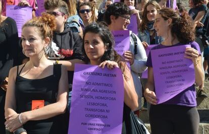 Mujeres de varios colectivos feministas han protestado por las agresiones de las fiestas