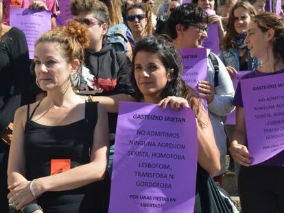 Mujeres de varios colectivos feministas han protestado por las agresiones de las fiestas